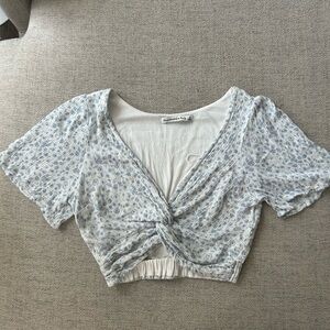 Abercrombie & Fitch Blue and White Patterned Crop Top